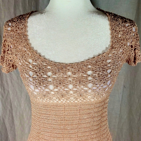 Majora Tops - Majora beige crochet cap-sleeved top, M, EUC